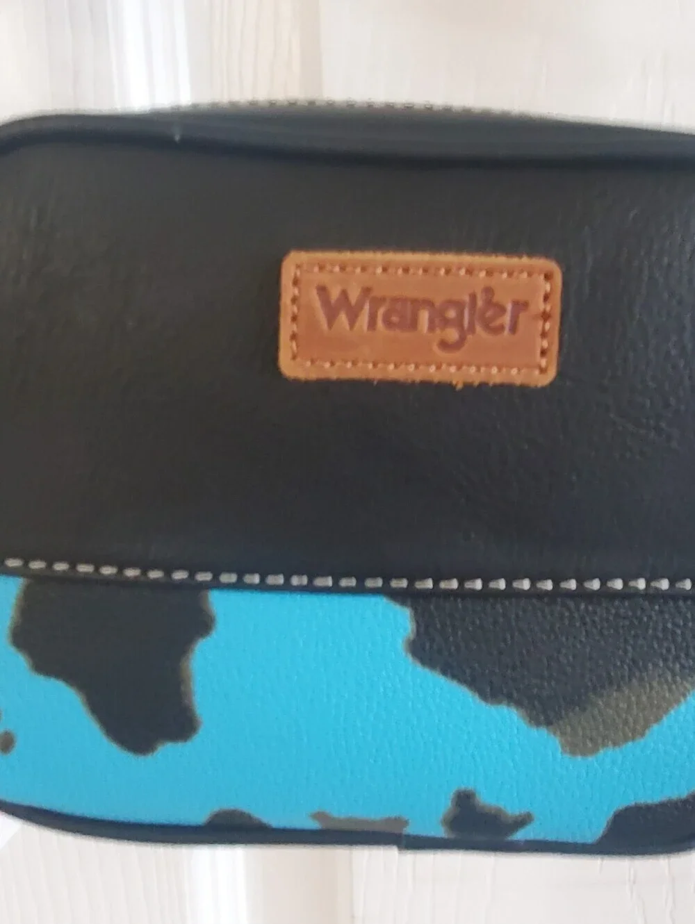 WRANGLER NWT COW PRINT TURQUOISE  BLACK . GUITAR STRAP. CROSSBODY BAG